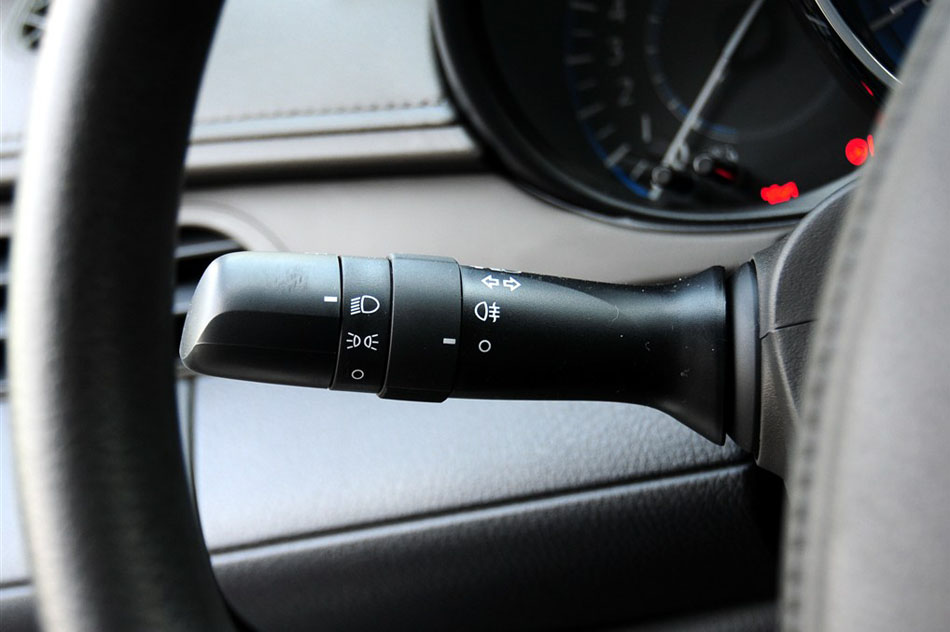 2015款 1.5E 自动魅动版 内饰