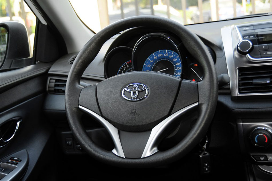 2015款 1.5E 自动魅动版 内饰