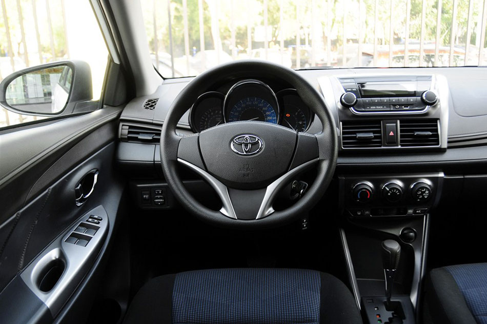 2015款 1.5E 自动魅动版 内饰