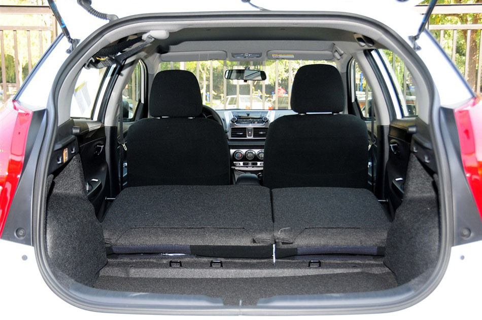 2015款 1.5E 自动魅动版 座椅空间