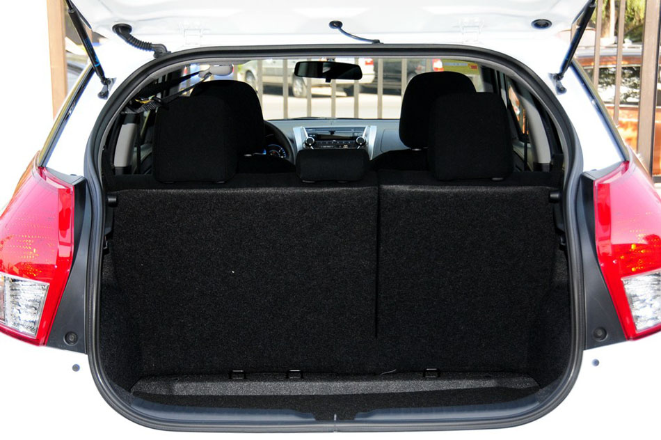 2015款 1.5E 自动魅动版 座椅空间