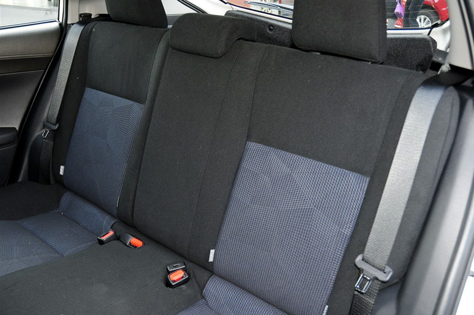 2015款 1.5E 自动魅动版 座椅空间