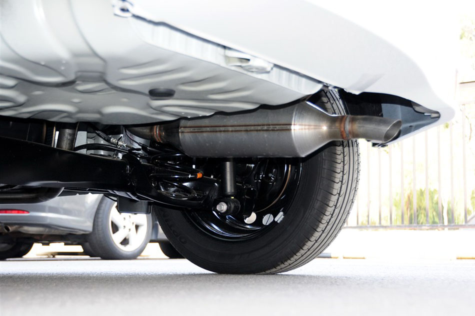 2015款 1.5E 自动魅动版 引擎底盘