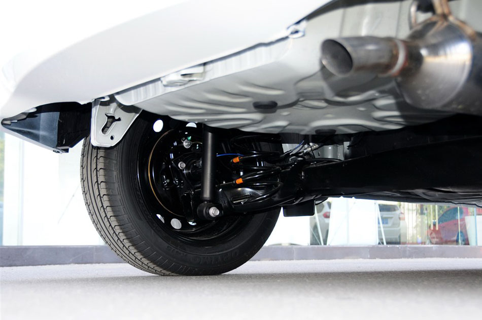 2015款 1.5E 自动魅动版 引擎底盘