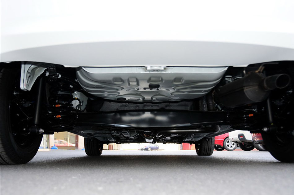 2015款 1.5E 自动魅动版 引擎底盘