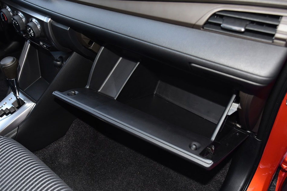 2015款 1.5G 自动橙色限量版 内饰