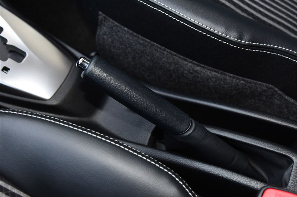 2015款 1.5G 自动橙色限量版 内饰