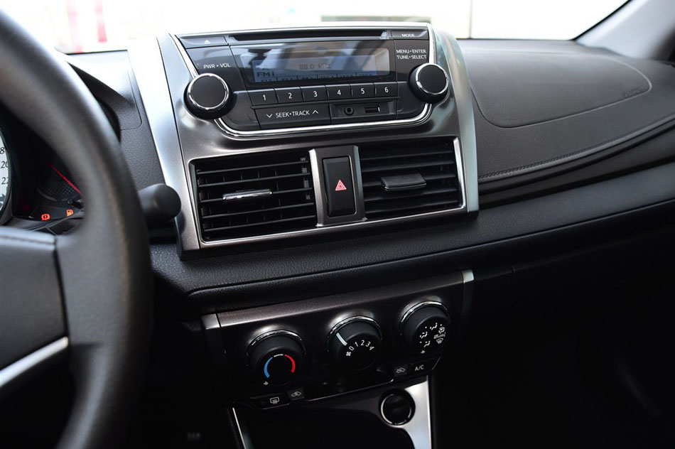 2015款 1.5G 自动橙色限量版 内饰