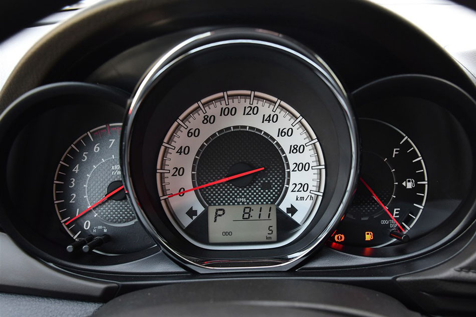 2015款 1.5G 自动橙色限量版 内饰