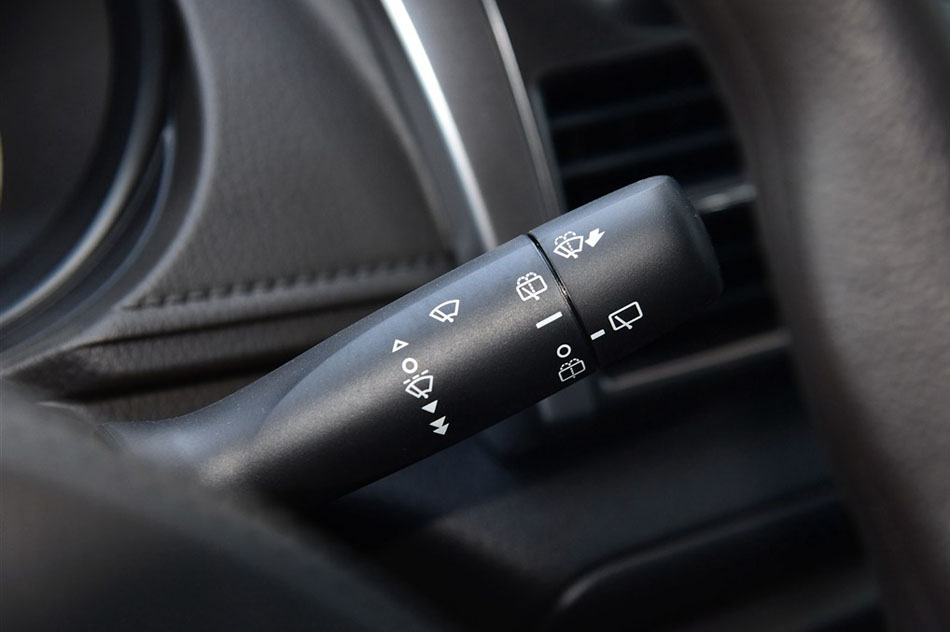 2015款 1.5G 自动橙色限量版 内饰