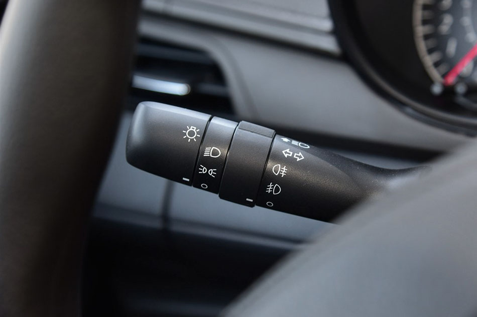 2015款 1.5G 自动橙色限量版 内饰