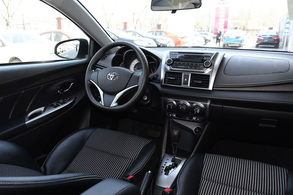 2015款 1.5G 自动橙色限量版 内饰