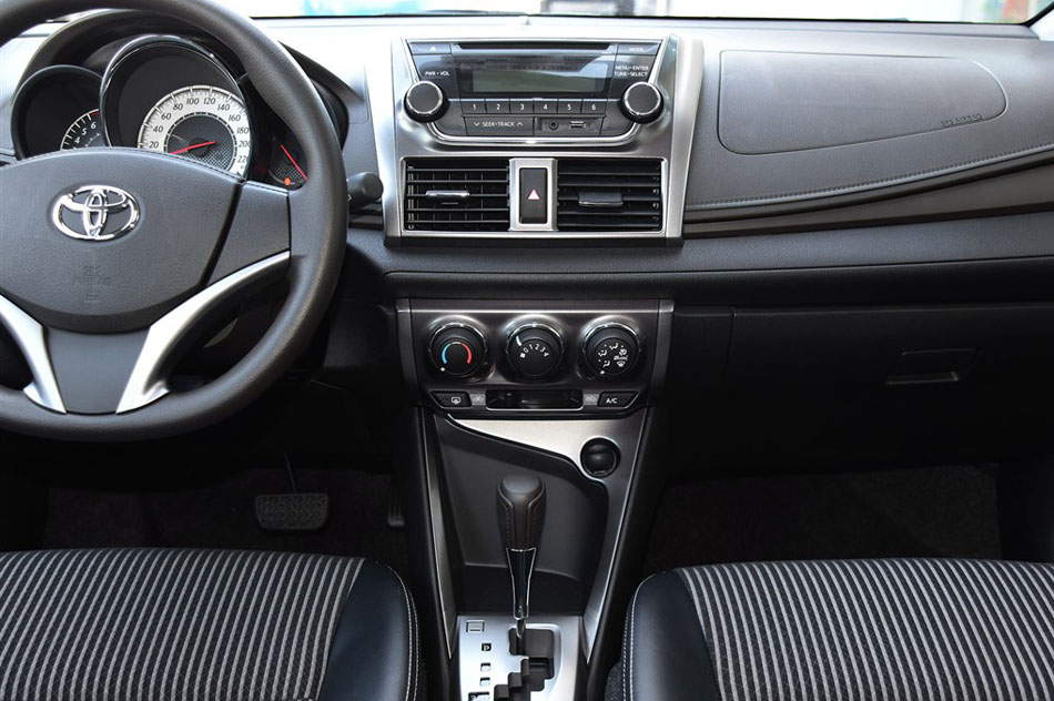 2015款 1.5G 自动橙色限量版 内饰