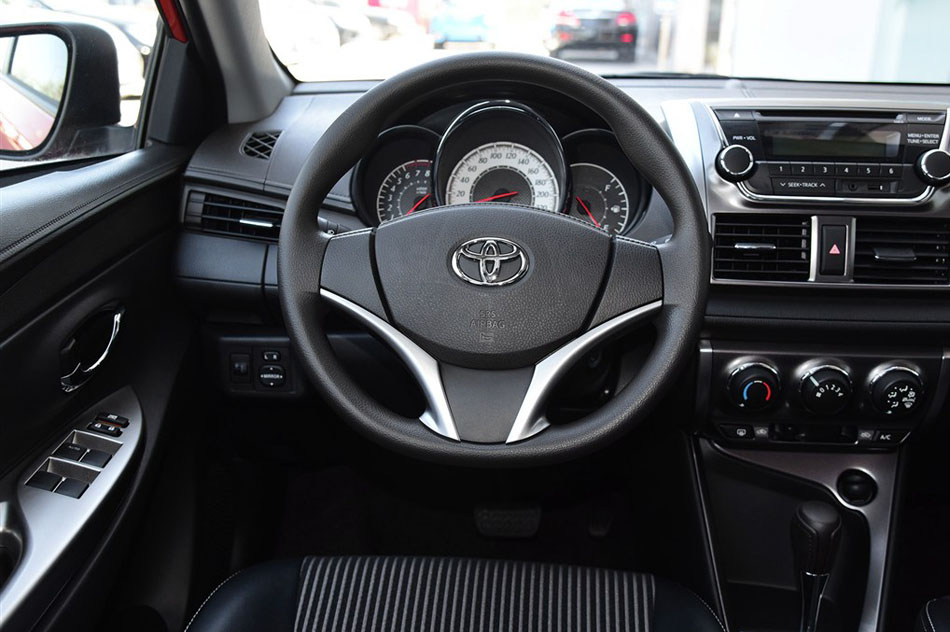 2015款 1.5G 自动橙色限量版 内饰