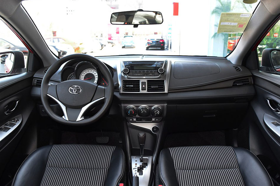 2015款 1.5G 自动橙色限量版 内饰