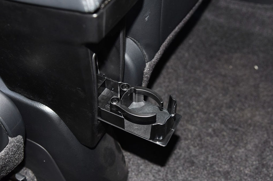 2015款 1.5G 自动橙色限量版 座椅空间