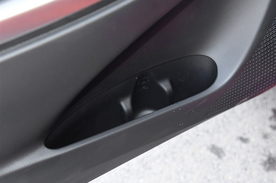 2015款 1.5G 自动橙色限量版 座椅空间