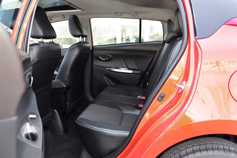 2015款 1.5G 自动橙色限量版 座椅空间