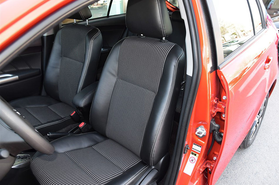 2015款 1.5G 自动橙色限量版 座椅空间
