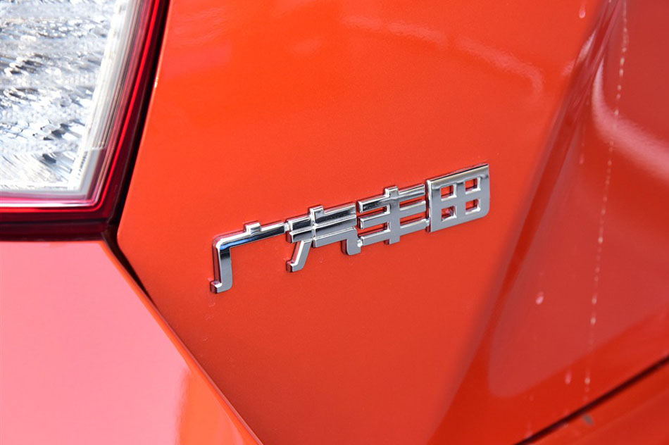 2015款 1.5G 自动橙色限量版 细节