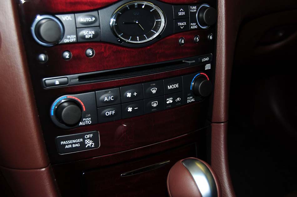 2013款 2.5L 两驱尊雅版 内饰