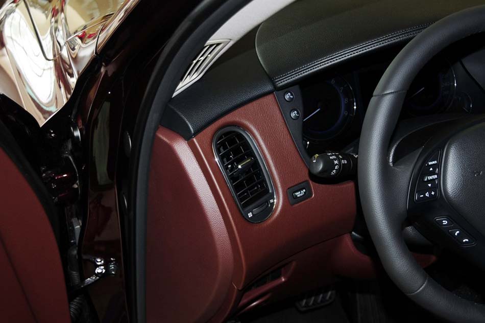 2013款 2.5L 两驱尊雅版 内饰