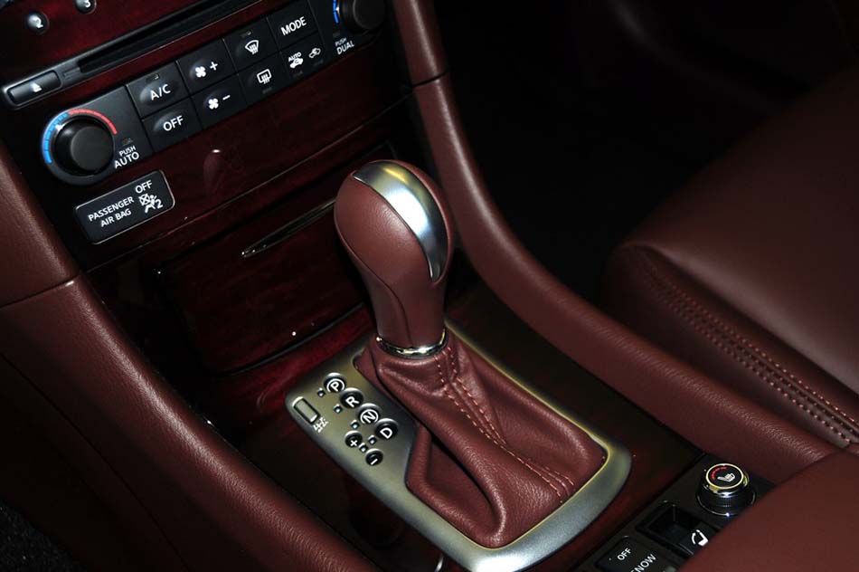 2013款 2.5L 两驱尊雅版 内饰