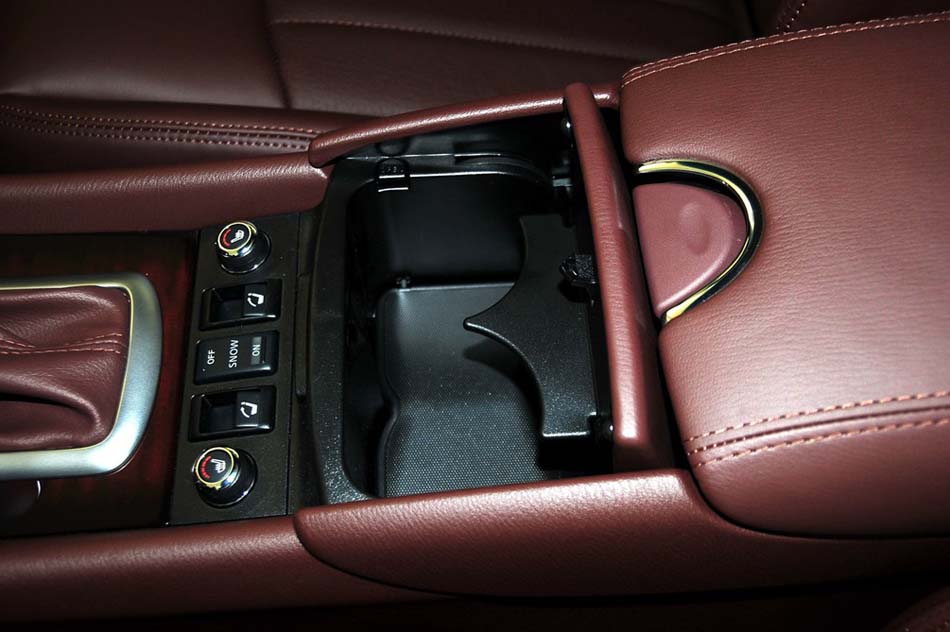 2013款 2.5L 两驱尊雅版 内饰