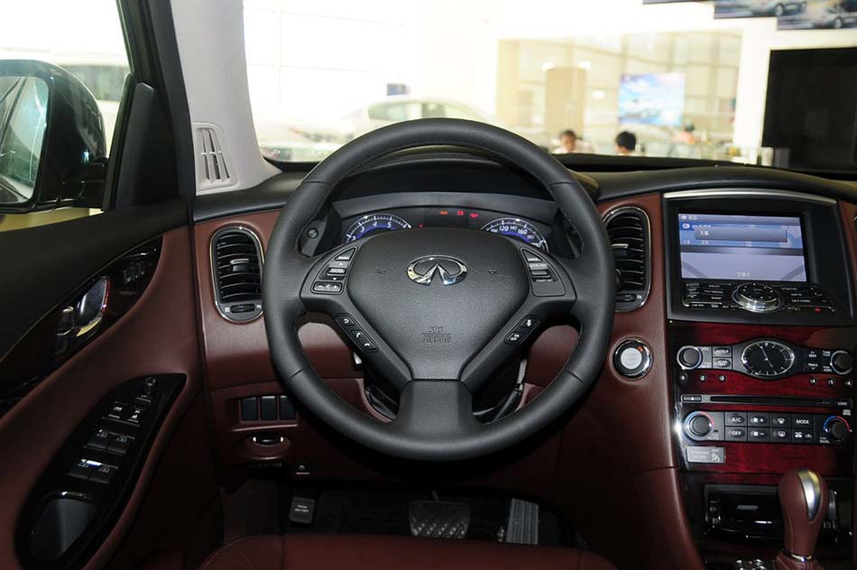 2013款 2.5L 两驱尊雅版 内饰