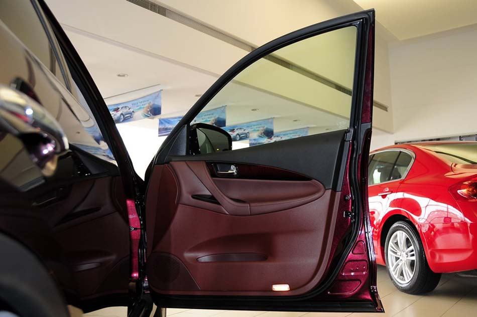 2013款 2.5L 两驱尊雅版 座椅空间