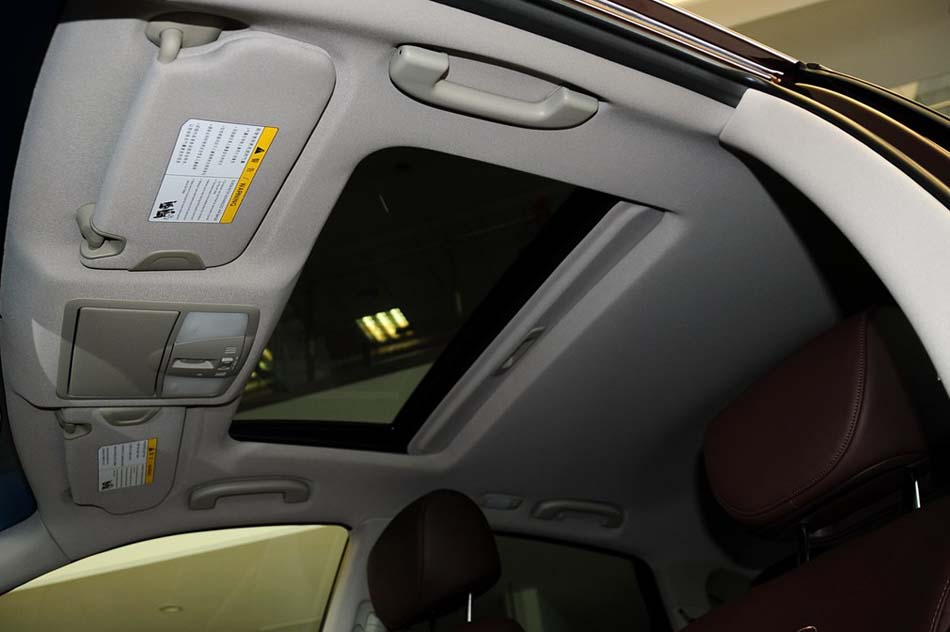 2013款 2.5L 两驱尊雅版 座椅空间