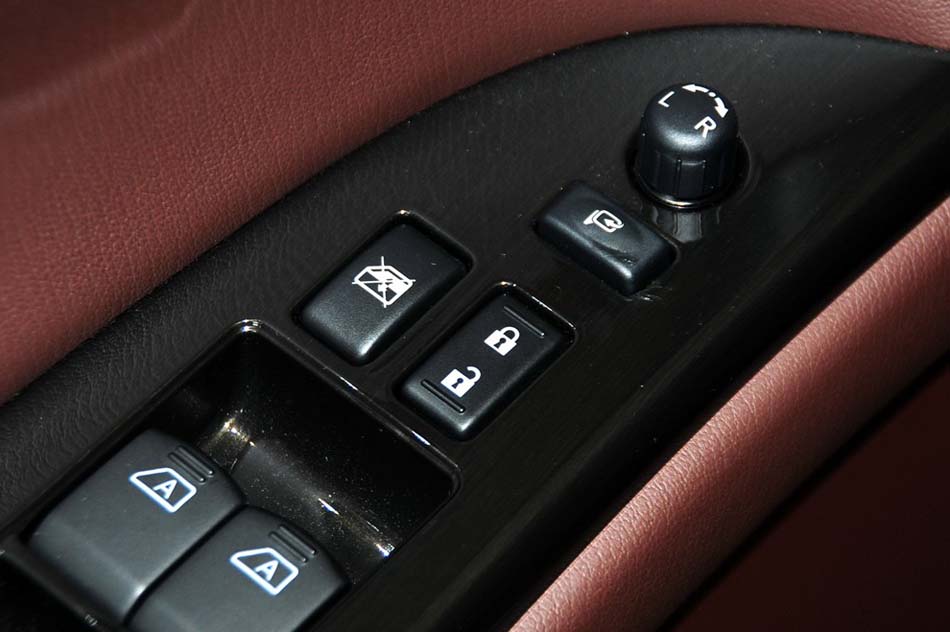 2013款 2.5L 两驱尊雅版 座椅空间