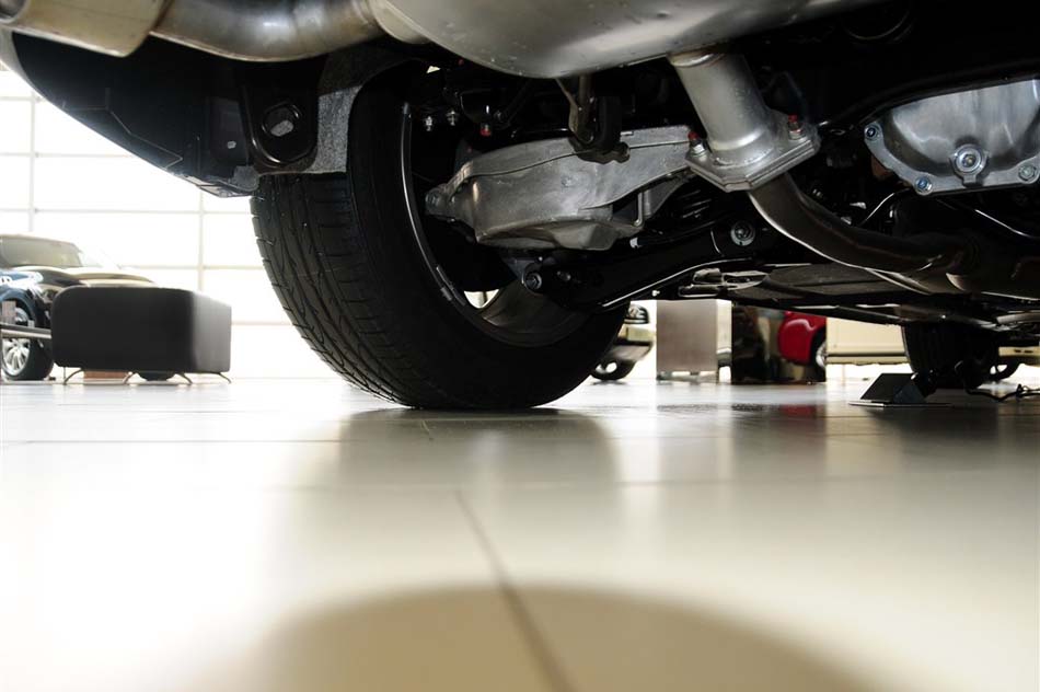 2013款 2.5L 两驱尊雅版 引擎底盘