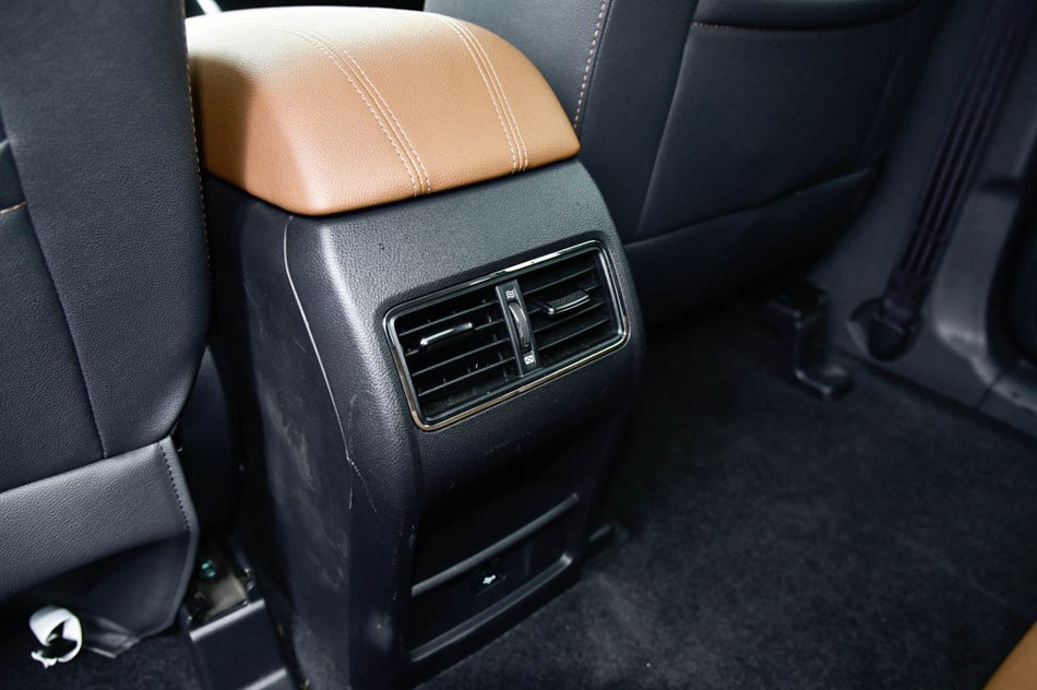 2017款 尚酷版 1.5T 自动锋领型 座椅空间