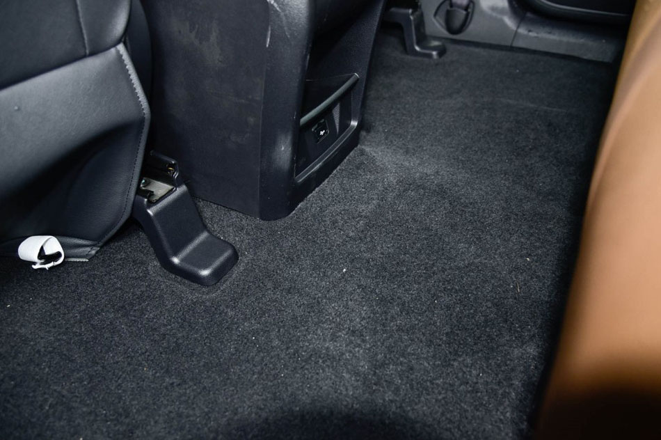 2017款 尚酷版 1.5T 自动锋领型 座椅空间