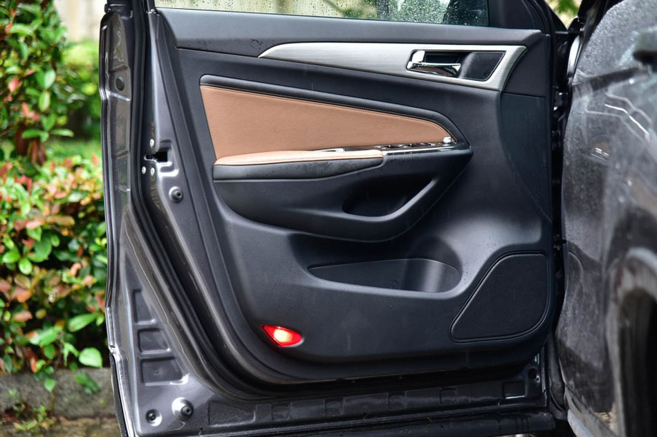 2017款 尚酷版 1.5T 自动锋领型 座椅空间