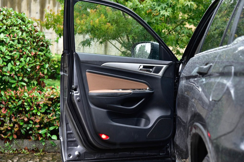 2017款 尚酷版 1.5T 自动锋领型 座椅空间