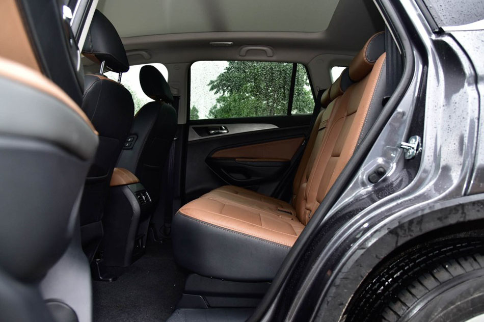 2017款 尚酷版 1.5T 自动锋领型 座椅空间