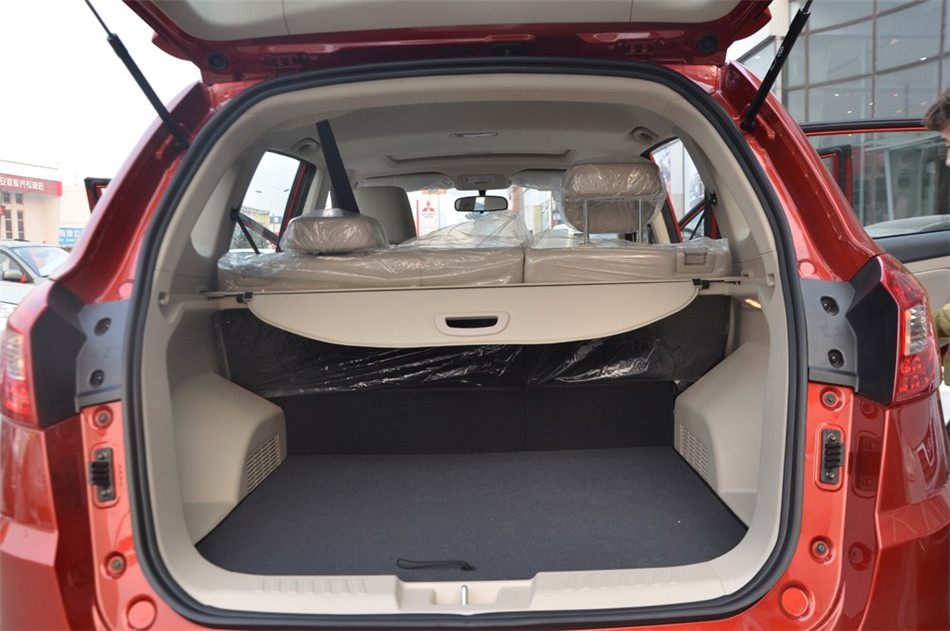 2014款 2.0L CVT 家尊版 座椅空间