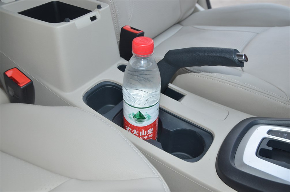 2014款 2.0L CVT 家尊版 座椅空间