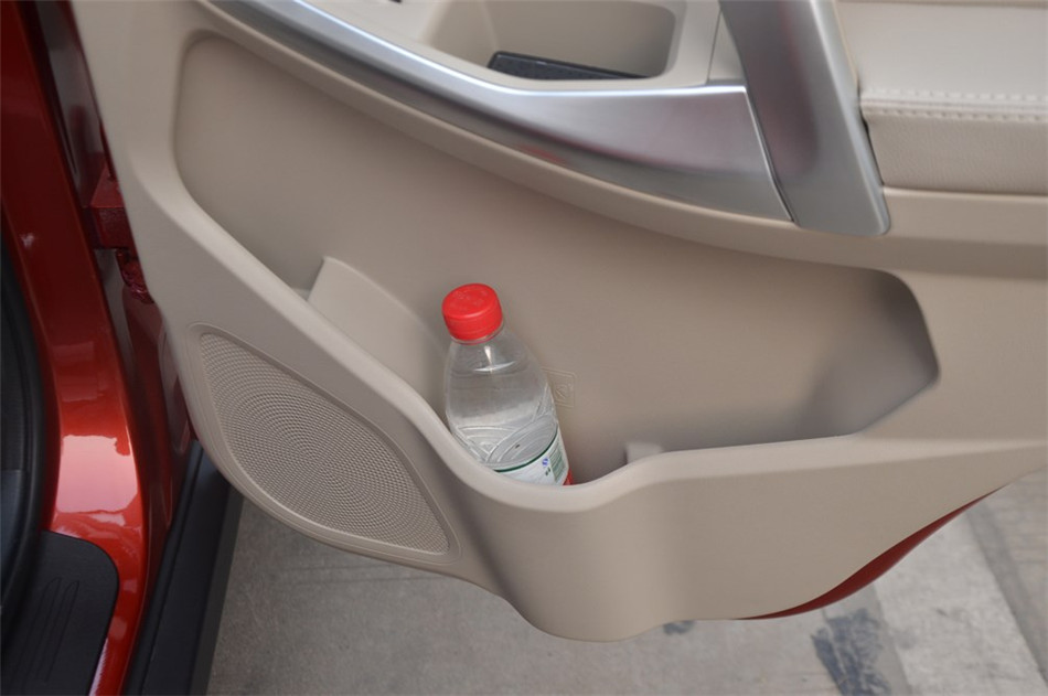 2014款 2.0L CVT 家尊版 座椅空间