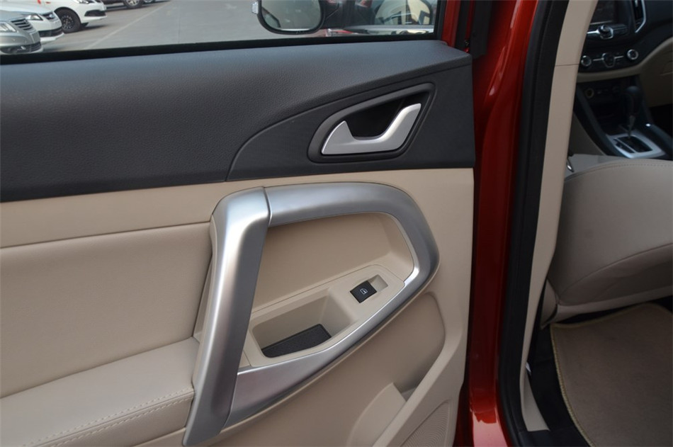 2014款 2.0L CVT 家尊版 座椅空间