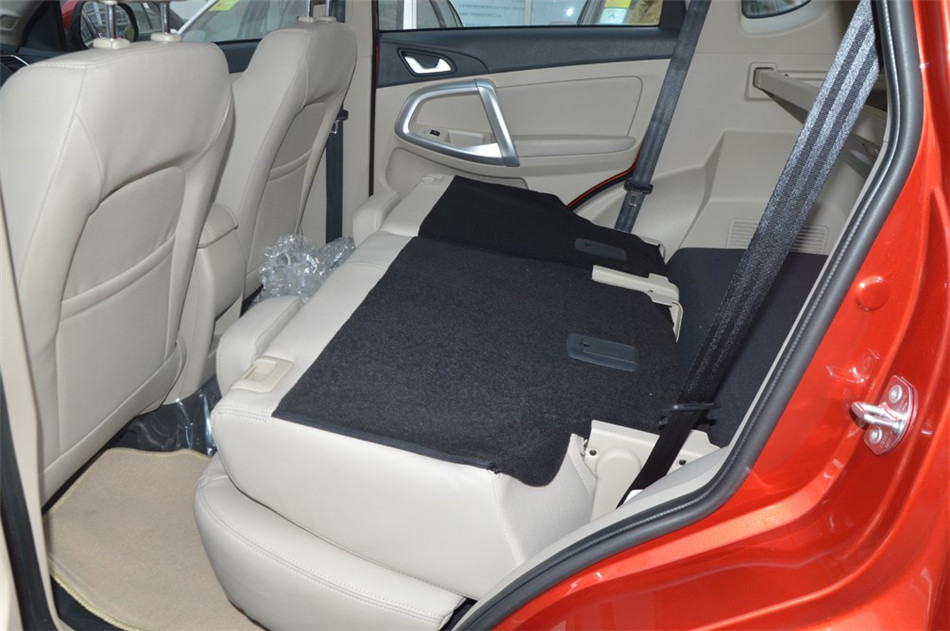 2014款 2.0L CVT 家尊版 座椅空间