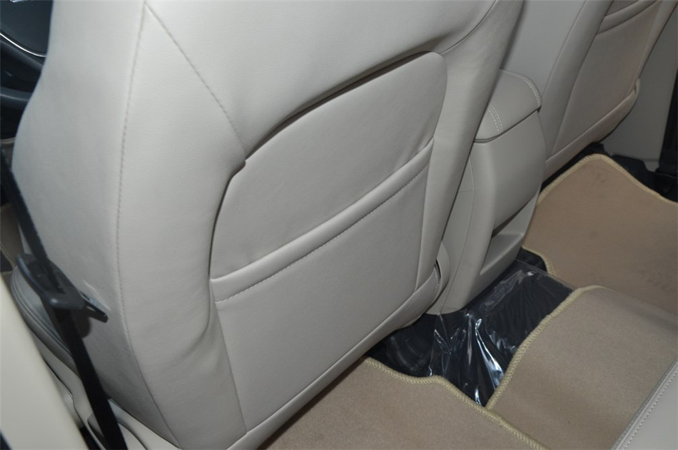 2014款 2.0L CVT 家尊版 座椅空间