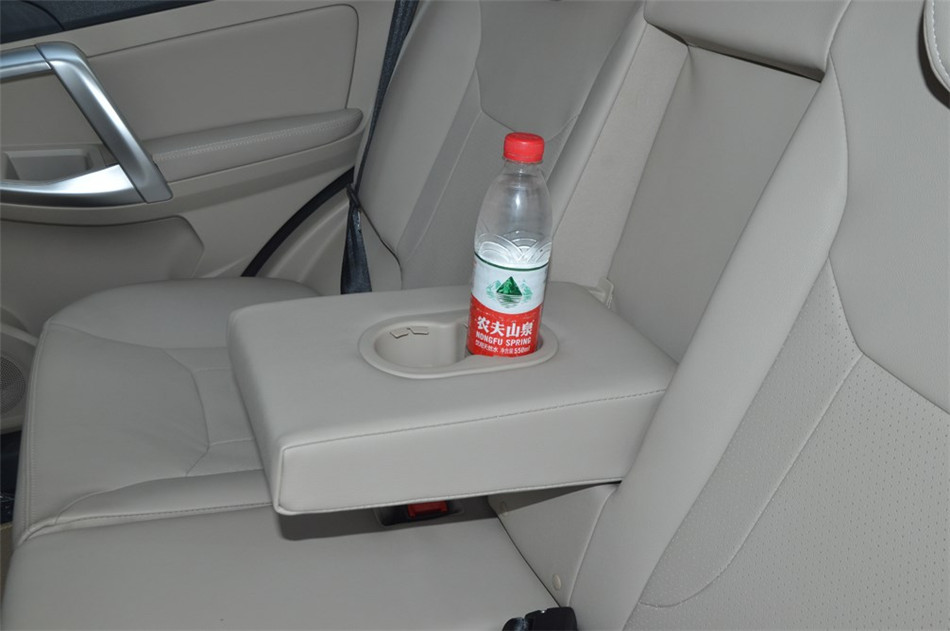 2014款 2.0L CVT 家尊版 座椅空间