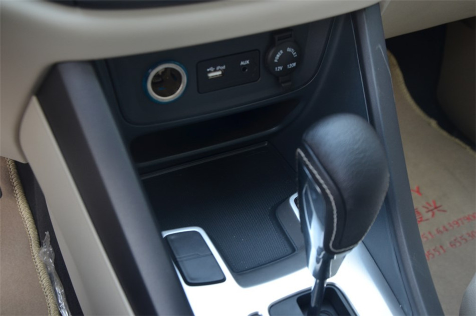 2014款 2.0L CVT 家尊版 座椅空间