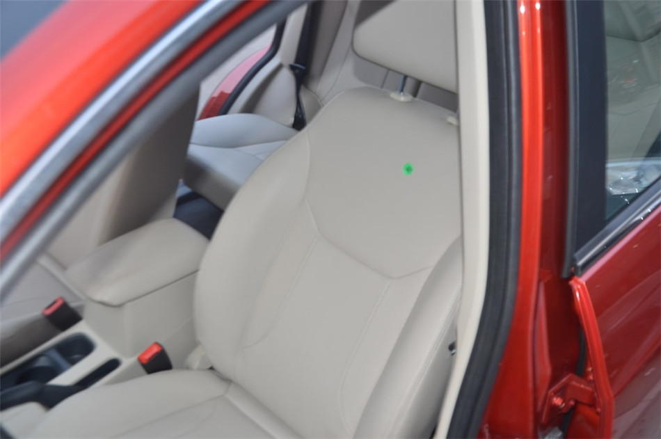 2014款 2.0L CVT 家尊版 座椅空间