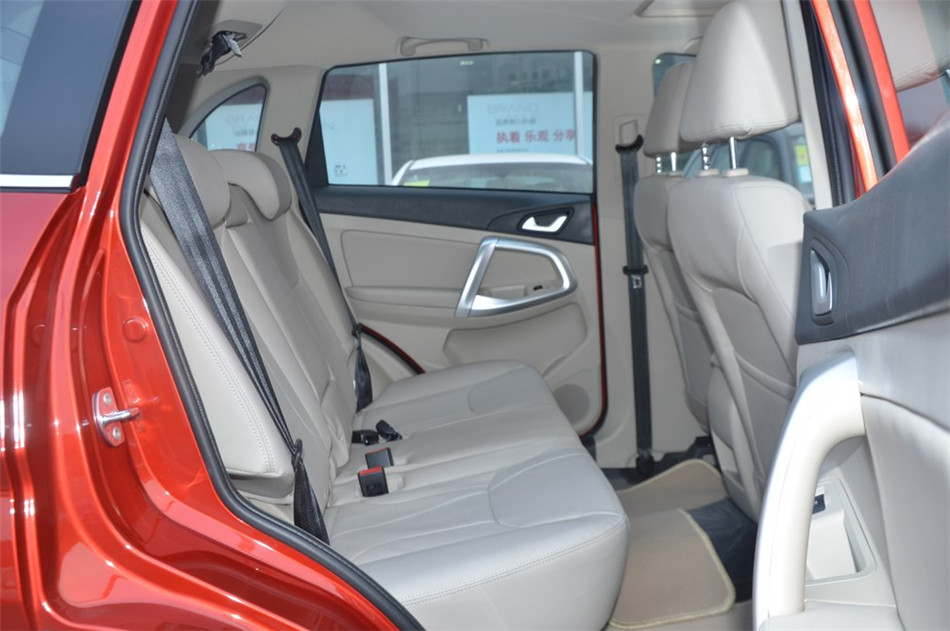 2014款 2.0L CVT 家尊版 座椅空间