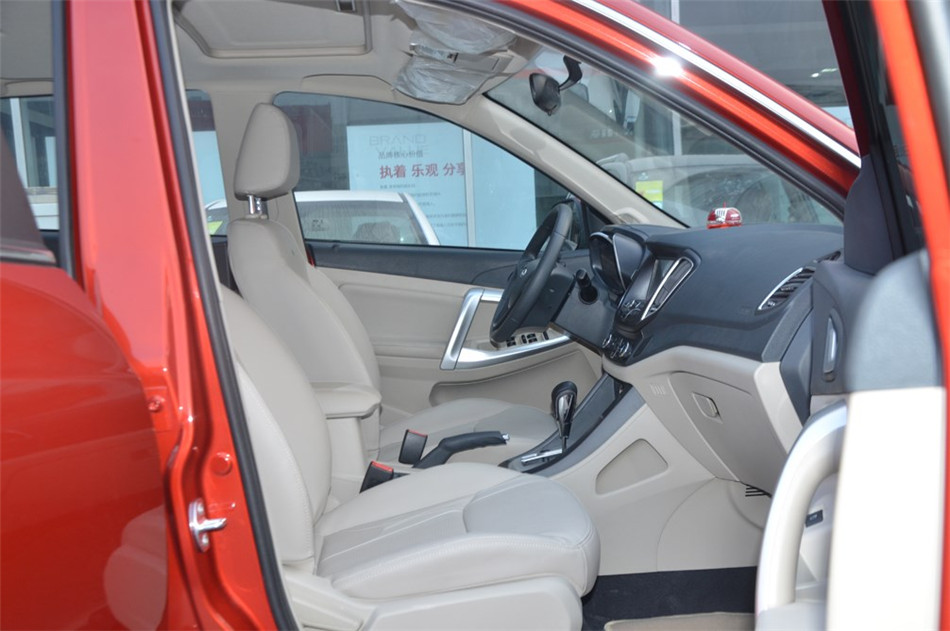 2014款 2.0L CVT 家尊版 座椅空间