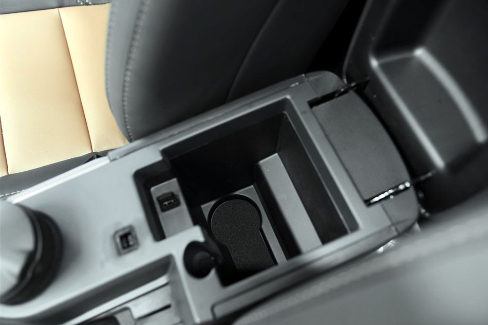 2015款 1.5T CVT智尊型 座椅空间